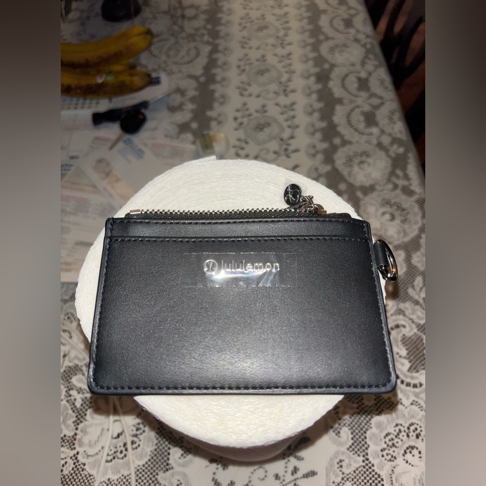 Lululemon Black Leather Alternative Card Case in black with silver hardware - Picture 5 of 9